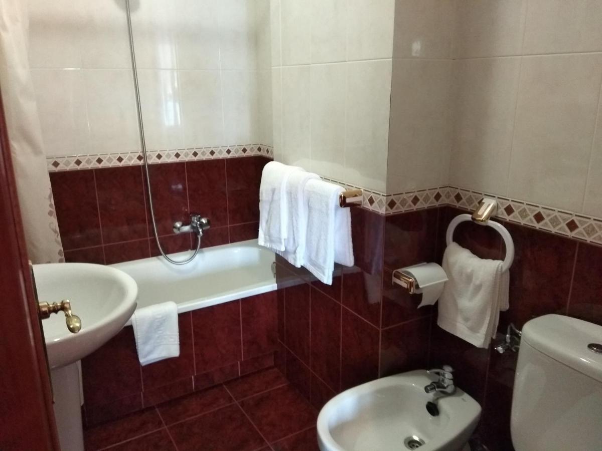 Hostal Residencia Bahia Laxe Esterno foto