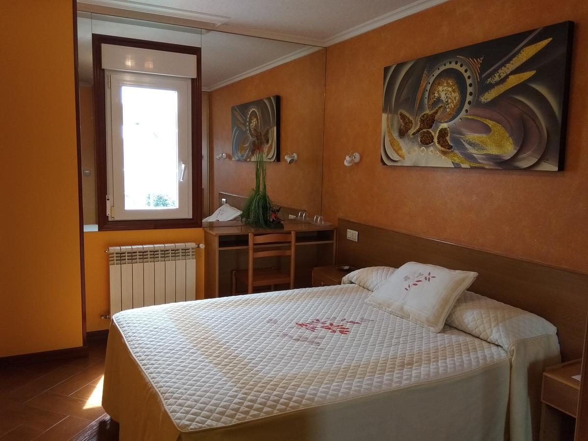 Hostal Residencia Bahia Laxe Esterno foto