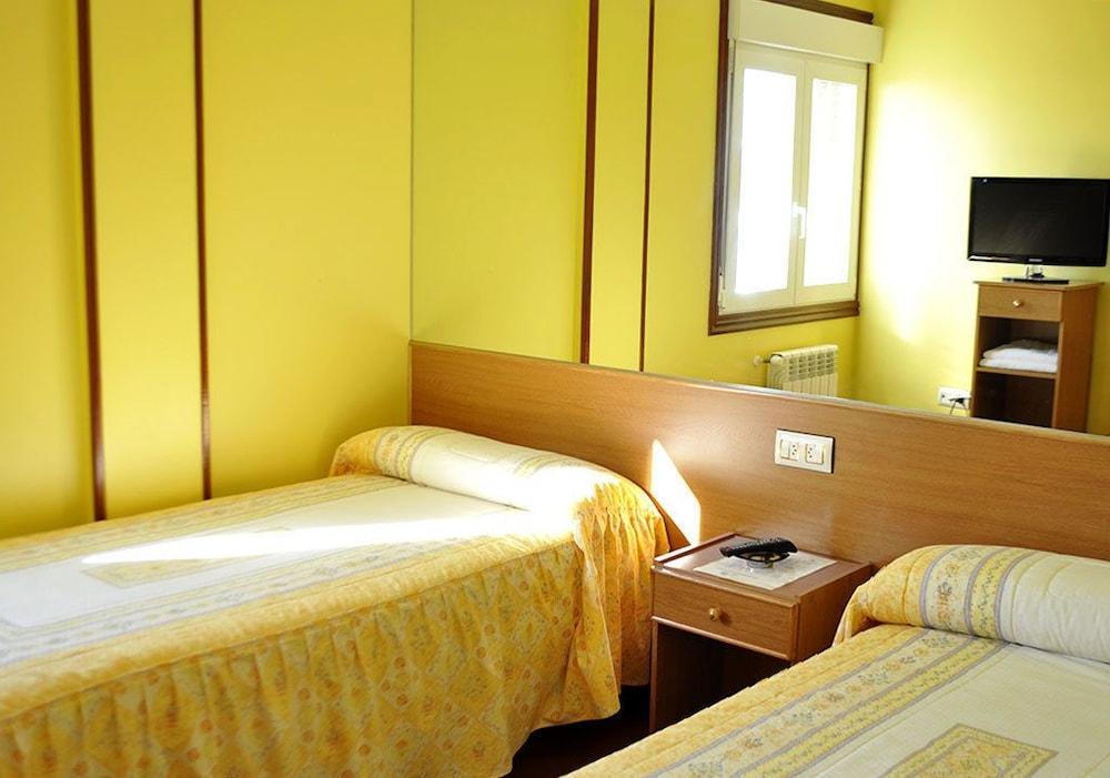 Hostal Residencia Bahia Laxe Esterno foto